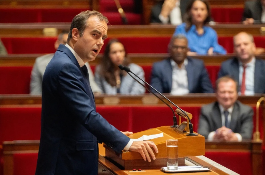 Πολιτικό χάος στη Γαλλία  – Οι Σοσιαλιστές ζητούν επιβολή φόρου στον πλούτο για να μην ρίξουν τον Lecornu