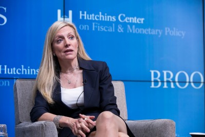 Brainard  (Fed ΗΠΑ):  Έτσι θα φτάσουμε σε ανάκαμψη «τύπου Κ» - Η οικονομία χρειάζεται άμεσα στήριξη
