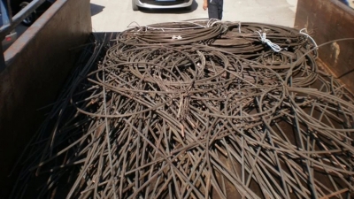 Ελληνικό: «Τρύπωσαν» σε οικοδομή και έκλεψαν 100 κιλά χαλκού