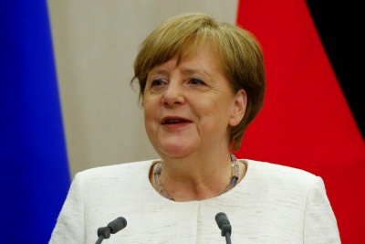 Επικρίσεις από τον επιχειρηματικό κόσμο και την αντιπολίτευση δέχεται η κυβέρνηση Merkel