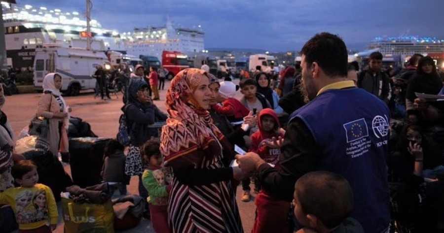 Στην Ελευσίνα 389 πρόσφυγες από τη Σύμη – Συνεχίζονται οι προσπάθειες αποσυμφόρησης των νησιών
