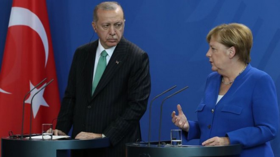 Merkel: Ζητά από τον Erdogan τον άμεσο τερματισμό της εισβολής στη ΒΑ Συρία