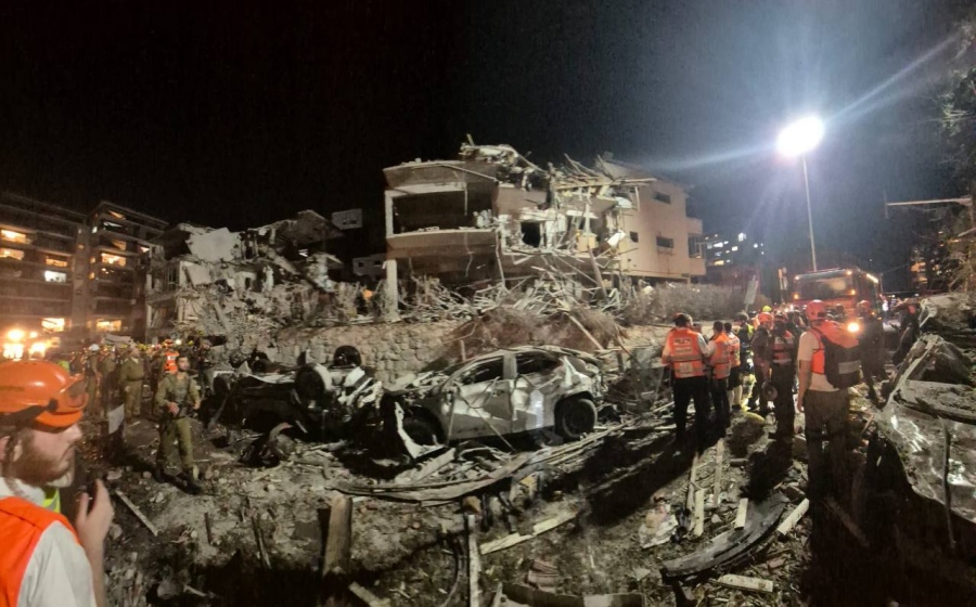 Έτοιμο να καταρρεύσει κτίριο στο Τελ Αβίβ μετά την πυραυλική επίθεση του Ιράν στο Ισραήλ