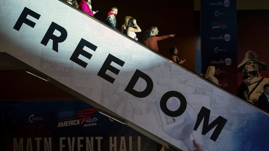 Οι πιο δυνατές εικόνες από το AmericaFest 2025 του Turning Point - Γιορτή για Δημοκρατία, την Ελευθερία, τη νεολαία και την Δεξιά στις ΗΠΑ