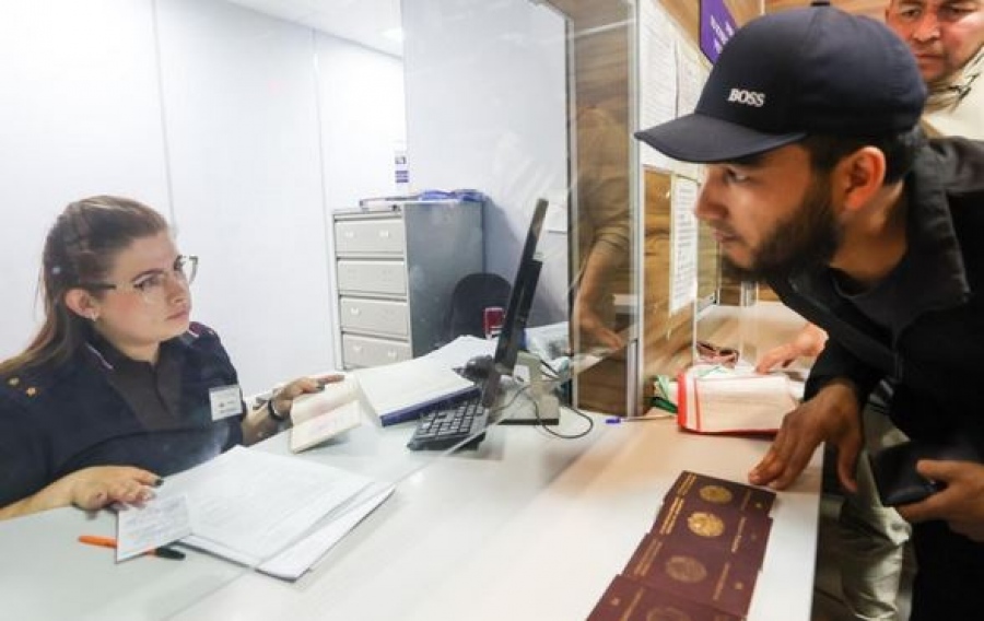 Η Ρωσία αυστηροποιεί τον έλεγχο της μετανάστευσης - Διευκολύνει τις απελάσεις