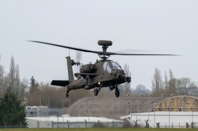 Βρετανία: Διαψεύδει το Υπουργείο Άμυνας για την αποστολή ελικοπτέρων Apache στην Ουκρανία μαζί με τα άρματα Challenger 2.