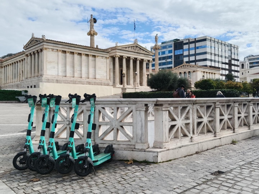 Η κυβέρνηση ανοίγει νέο μέτωπο με Δούκα... για τα ηλεκτρικά πατίνια