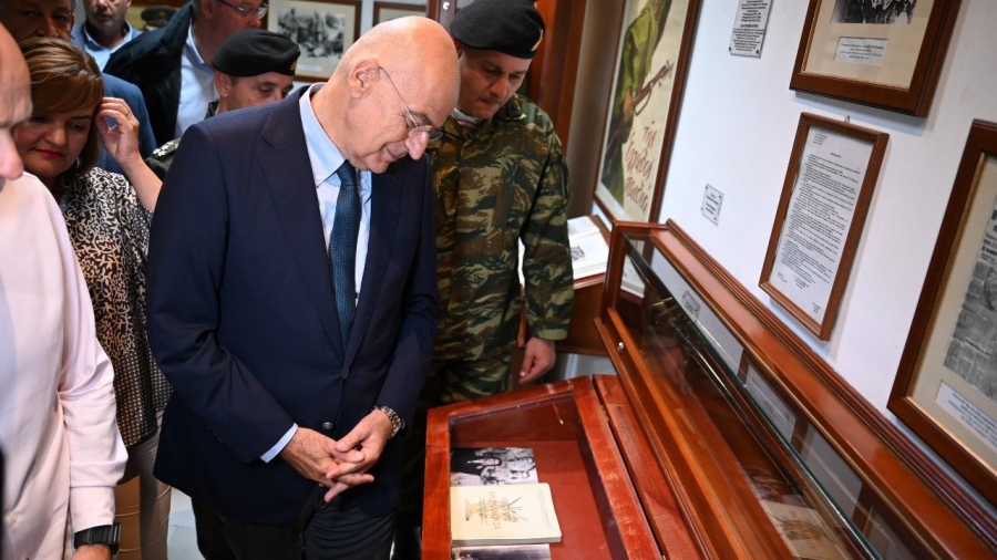 Ο Δένδιας στο Μουσείο Πολέμου στο Καλπάκι: Επένδυση στην ταυτότητα και στη συνέχεια της Ιστορίας μας