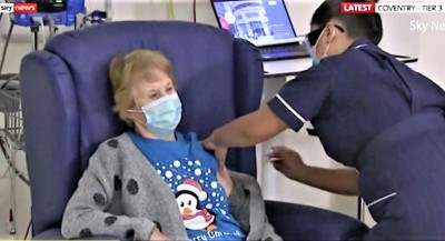 Νέες θεωρίες συνωμοσίας: Νεκρή από... το 2008 η 1η γυναίκα που έκανε το εμβόλιο για τον κορωνοϊό στην Βρετανία