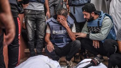 Al Jazeera: Άλλοι δύο νεκροί δημοσιογράφοι από πλήγμα του Ισραήλ στη Γάζα