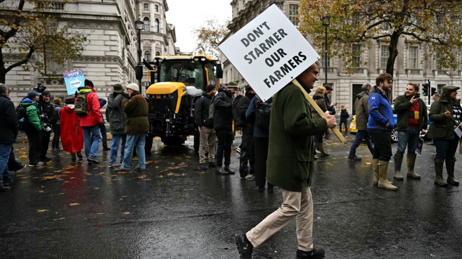 Αγροτικός ξεσηκωμός στη Βρετανία - Η φορολογία του Starmer οδηγεί σε απόγνωση τους παραγωγούς