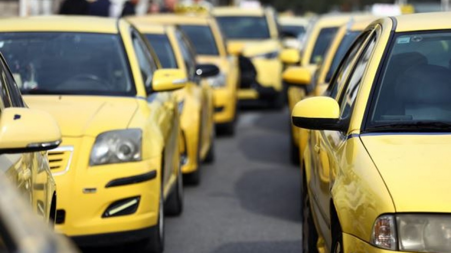 Τράβηξαν χειρόφρενο οι οδηγοί ταξί – Απεργία έως 19/2, τα αιτήματα του κλάδου