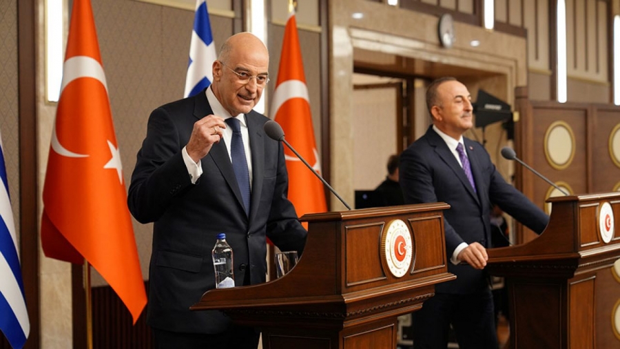 Τεταμένο το κλίμα πριν τις διερευνητικές - Η απάντηση Δένδια στα περί αποστρατιωτικοποίησης - Νέες απειλές από Cavusoglu