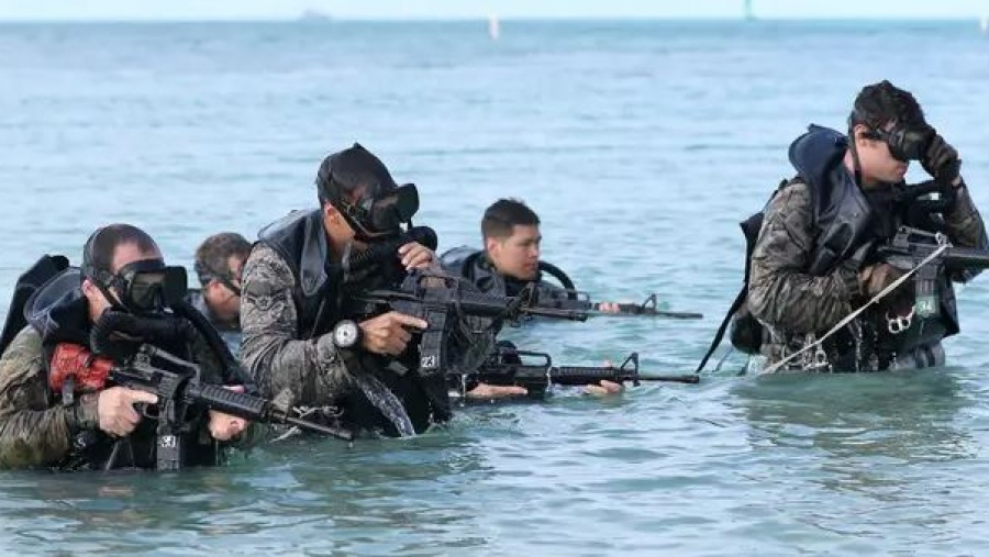 Πρόβες πολέμου γύρω από τη Βενεζουέλα - Οι ειδικές δυνάμεις των ΗΠΑ είναι έτοιμες, ο Maduro απαντά με ανάπτυξη στρατού