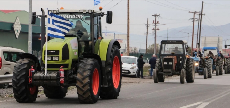 Ζεσταίνουν τα τρακτέρ οι αγρότες - Στα κάγκελα για τις λάθος πληρωμές από τον ΟΠΕΚΕΠΕ