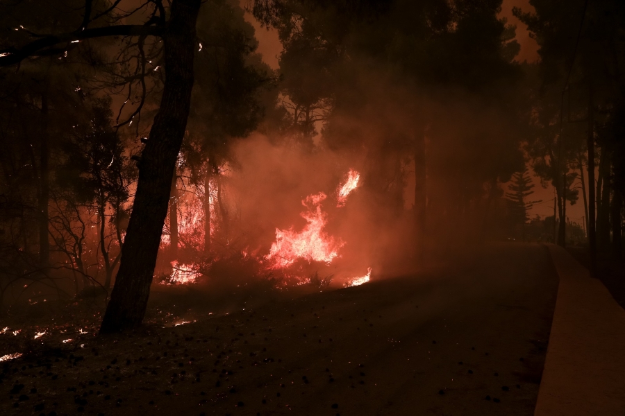 Τρίπολη: Παραμένει αρκετά δύσκολη η κατάσταση με την φωτιά στην περιοχή της Γορτυνίας