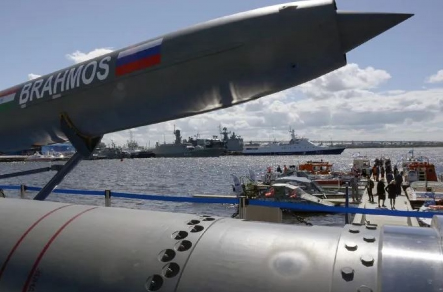 Σοκ στο Πακιστάν - Ο ινδικός υπερηχητικός κεραυνός BrahMos χτυπά με χειρουργική ακρίβεια στα 800 χλμ