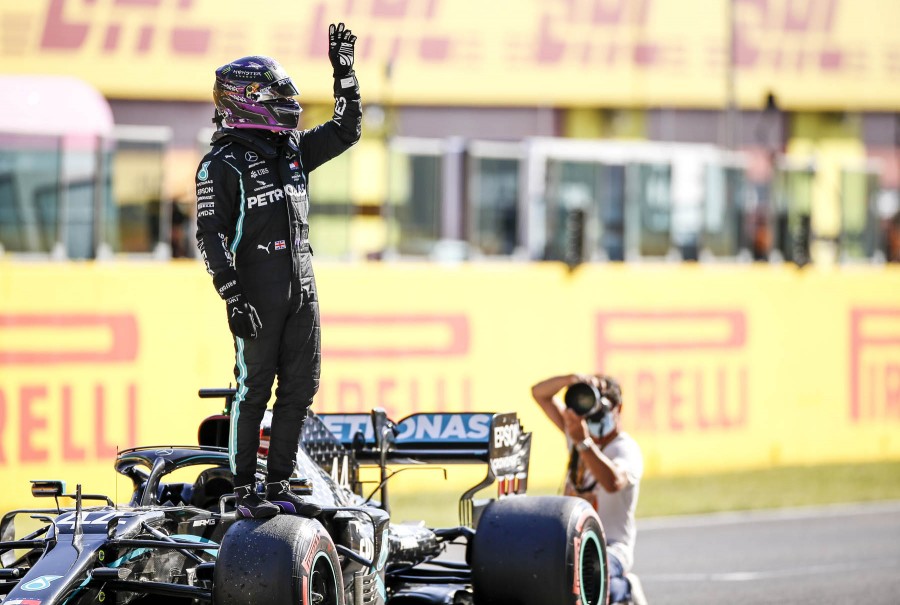 GP Τοσκάνης: 5η φετινή νίκη για τον Hamilton σε ένα επεισοδιακό αγώνα με πολλές εγκαταλείψεις!