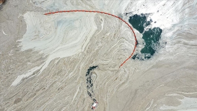 Ο Τούρκος υπoυργός Περιβάλλοντος δεσμεύτηκε να καθαρίσει την Θάλασσα του Μαρμαρά από την «θαλάσσια βλέννα»