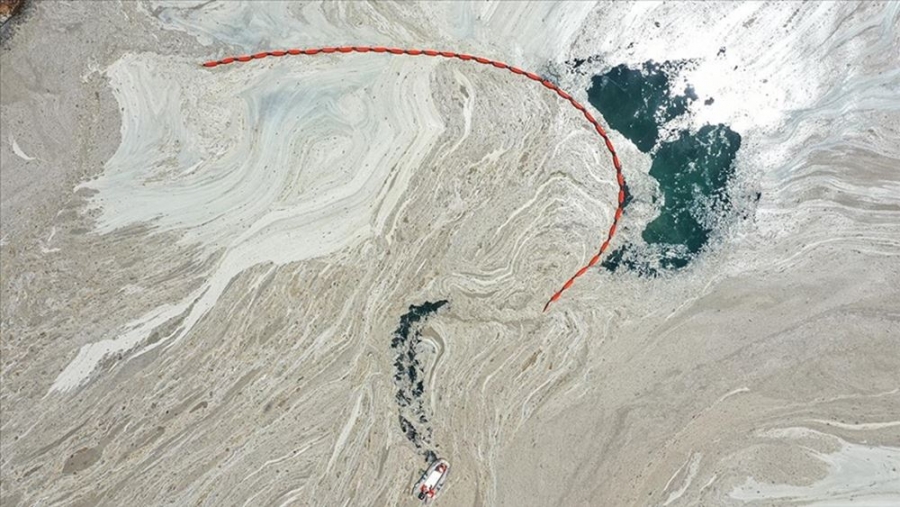 Ο Τούρκος υπoυργός Περιβάλλοντος δεσμεύτηκε να καθαρίσει την Θάλασσα του Μαρμαρά από την «θαλάσσια βλέννα»