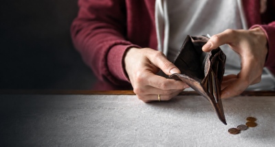 Εθνική ντροπή: Eξαφάνισαν τη μεσαία τάξη – 900.000 παίρνουν κάτω από τα 1.000 ευρώ, αυξήσεις - κοροϊδία στον μέσο μισθό