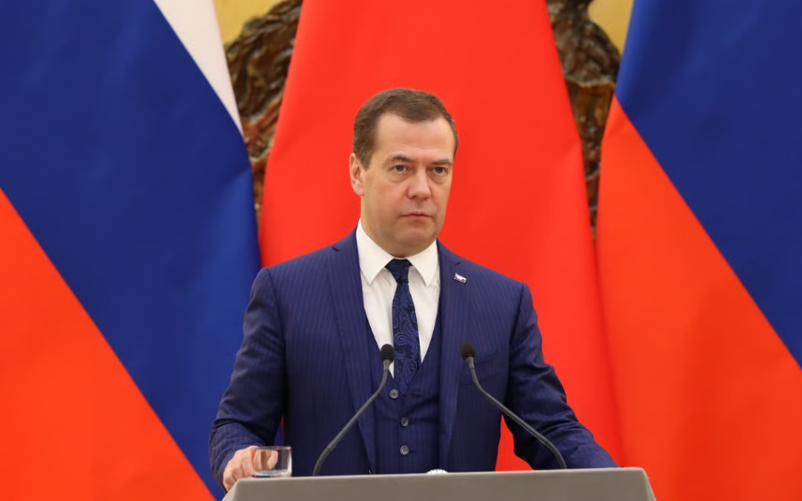 Medvedev: Η Ευρώπη κατάντησε «γηραιά πόρνη» των ΗΠΑ,  έχει χάσει de facto την ανεξαρτησία και το κύρος της
