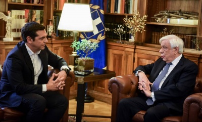 Τον Πρόεδρο της Δημοκρατίας ενημέρωσε ο Αλέξης Τσίπρας για τη συμφωνία με ΠΓΔΜ
