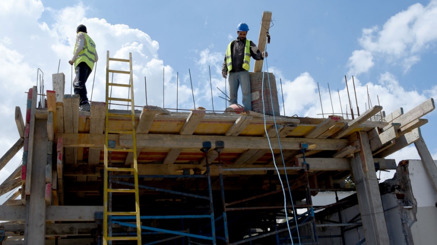 Σε αντίθεση με την γαλέρα της Ελλάδας – Τυνησία: Απαγόρευση συμβάσεων ορισμένου χρόνου για την «αξιοπρέπεια των εργαζομένων»