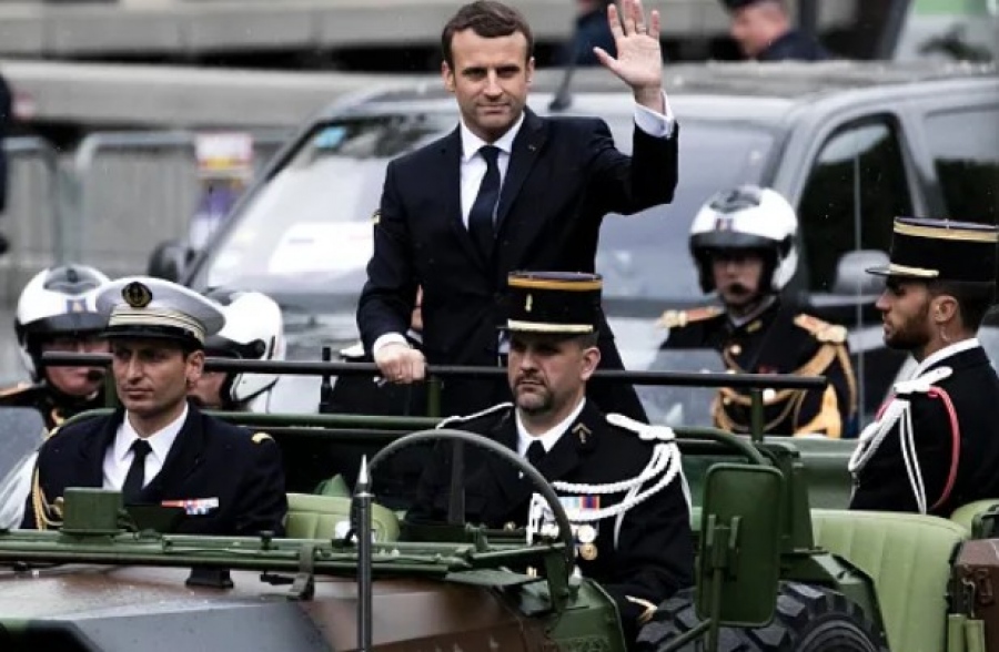 O αλαζόνας Macron θυσιάζει τους Γάλλους - H στρατιωτικοποίηση επιδεινώνει τη δημοσιονομική κρίση