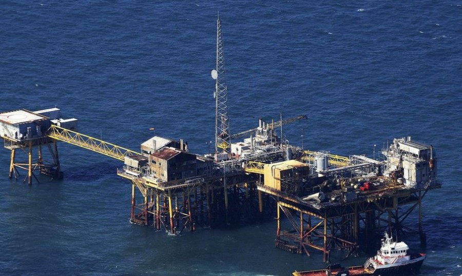 ΗΠΑ: Οι πετρελαϊκές εταιρείες σταματούν την παραγωγή τους στον Κόλπο του Μεξικού, λόγω  δίδυμης καταιγίδας
