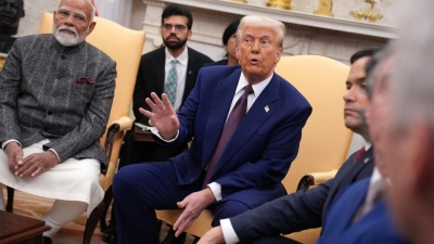 O Trump τινάζει στον αέρα 20 χρόνια διπλωματία - Σπρώχνει την Ινδία στην αγκαλιά Ρωσίας και BRICS