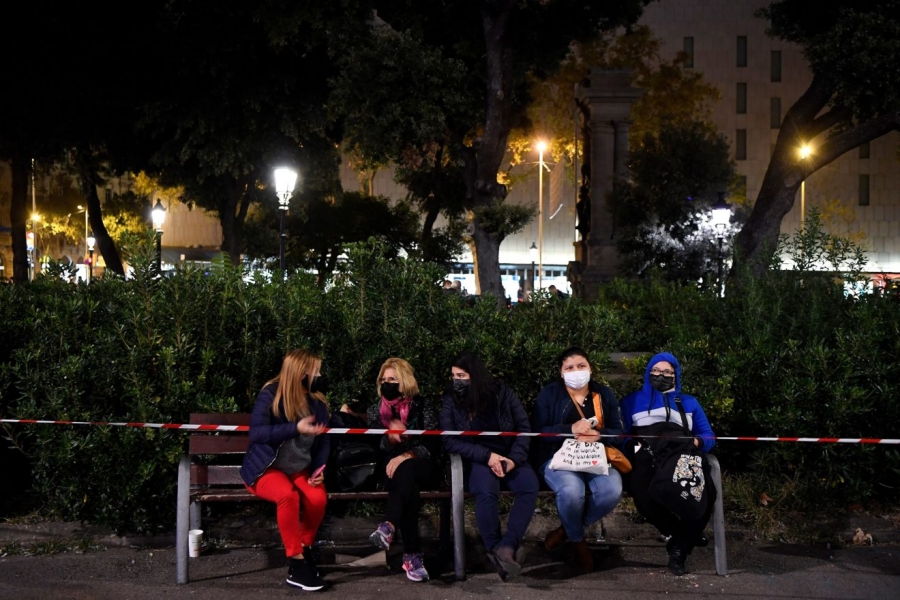 Ισπανία: Επιστρέφει η νυχτερινή απαγόρευση κυκλοφορίας στη Βαρκελώνη