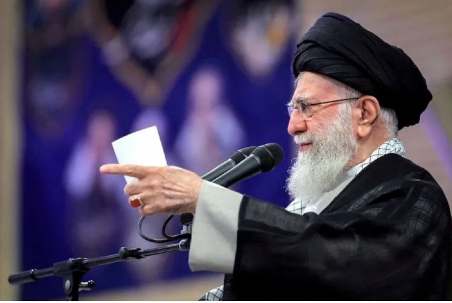 Διάσημη Ιρανή σκακίστρια κατά Khamenei: Βγες από την τρύπα σου πριν παρασυρθούν εκατομμύρια στο αίμα και τη βρωμιά σου