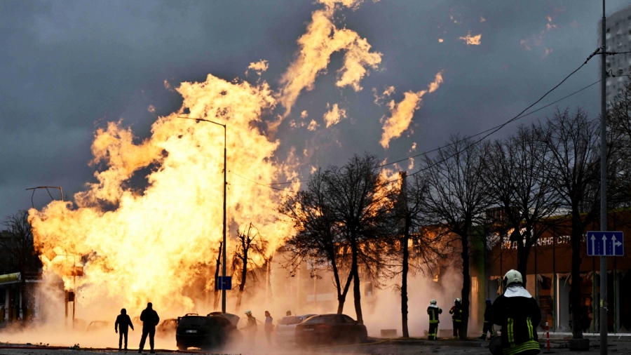 Πύρινη τιμωρία - Ο ρωσικός στρατός κατέκαψε στρατολογικά γραφεία σε όλη την Ουκρανία - Συγκλονιστικές εικόνες (vid)