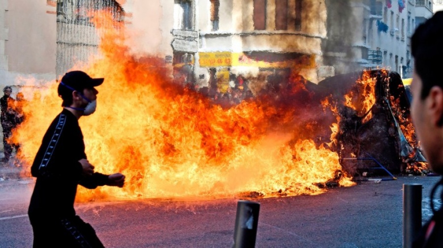 Γαλλία: Νέα αυστηρότερα ασφαλείας υιοθετεί η κυβέρνηση, μετά τα βίαια επεισόδια στις διαδηλώσεις των «κίτρινων γιλέκων»