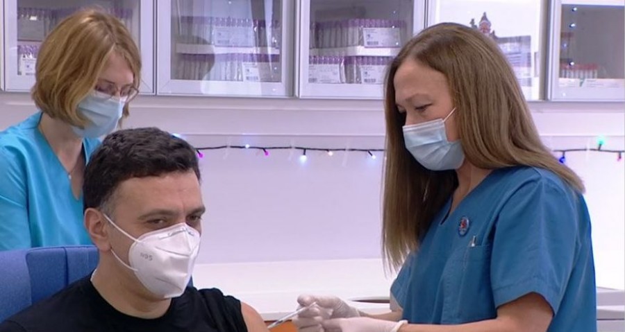 Κικίλιας μετά τον εμβολιασμό του: Είναι ζήτημα ζωής, είναι στάση ζωής - Το εμβόλιο είναι ασφαλές