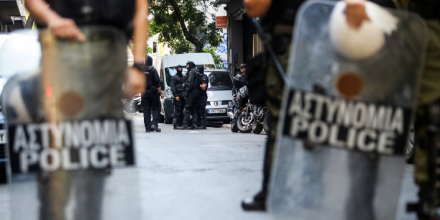 Αστυνομική επιχείρηση στα Εξάρχεια για εκκένωση υπό κατάληψη κτηρίου