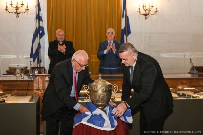 Αποκαλυπτήρια ληκύθου προς τιμήν του στρατηγού Σπύρου Μήλιου από τη Βόρειο Ήπειρο - Παρόντες Κακλαμάνης και Μπελέρης