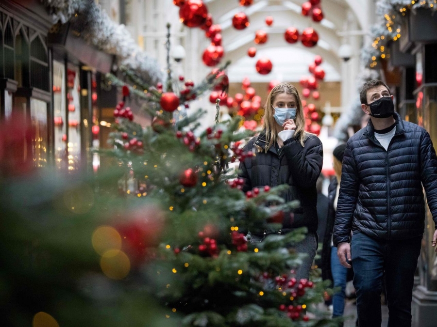 Η πανδημία σαρώνει την Ευρώπη - Χριστούγεννα με μέτρα - Ανεμβολίαστοι και διασκέδαση στο στόχαστρο