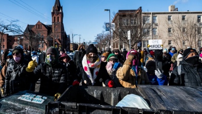 Mπλόκο στη χρηματοδότηση της κυβέρνησης από τους Δημοκρατικούς μετά τον νέο θανάσιμο πυροβολισμό από το ICE