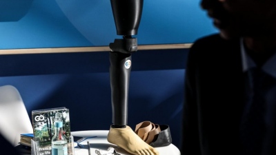 Απίστευτη τύχη - Έχασε το προσθετικό της πόδι στη θάλασσα και το βρήκε μετά από δέκα μήνες σε άλλη παραλία