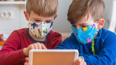 Ofsted: Τρομακτικές οι επιπτώσεις της μάσκας στα παιδιά - Καθυστερήσεις στη μάθηση: Αργούν να μάθουν να φοράνε ακόμα και τα παλτό