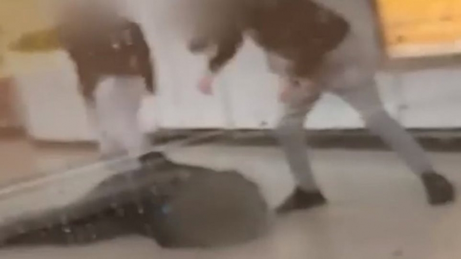 Η μητέρα των δραστών αποκαλεί τραμπούκο τον σταθμάρχη: «Ξέρω τι παιδιά έχω»