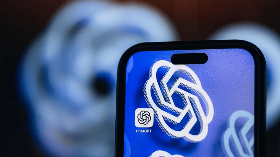 Το μάτι του «Μεγάλου Αδερφού» - Τα ερωτήματα στο ChatGPT καταχωρούνται στο ευρετήριο της Google και άλλων μηχανών αναζήτησης