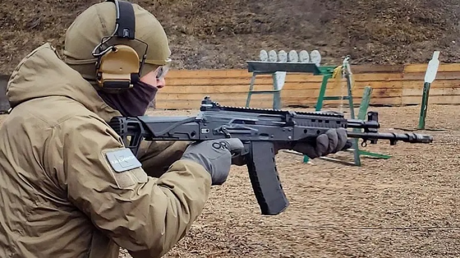Όλα έτοιμα: Ο ρωσικός στρατός παρέλαβε από την Kalashnikov τη νέα έκδοση του πιο επιθετικού τουφεκίου στον κόσμο