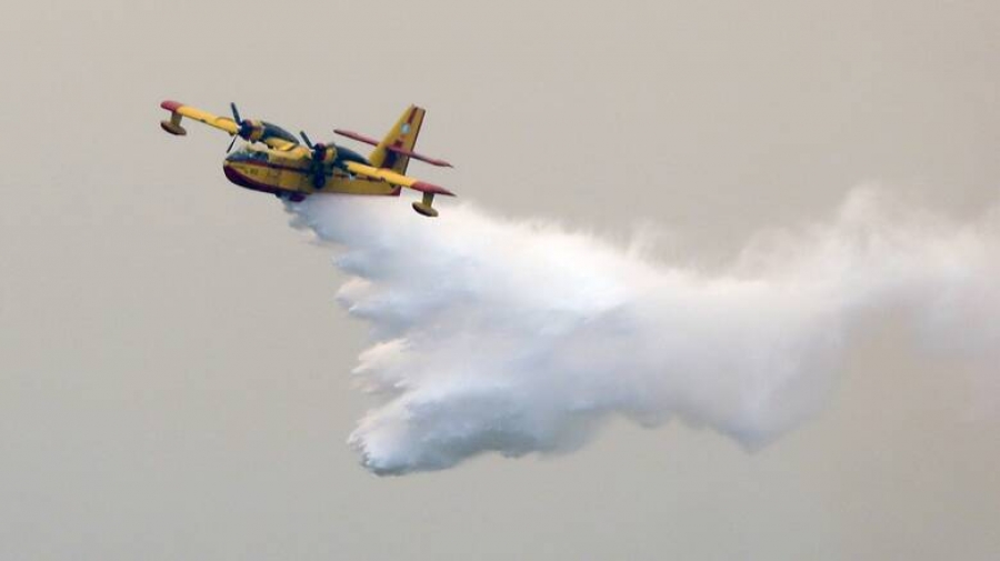 ΕΕ: Ελληνικό αεροσκάφος εστάλη στην Αλβανία για την κατάσβεση φωτιάς