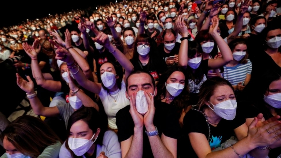 Βρετανία: Μόνο 15 άνθρωποι από τους 60.000 που συμμετείχαν σε «δοκιμαστικές» συναθροίσεις βρέθηκαν θετικοί στον κορωνοϊό