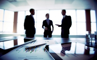 Στον κόσμο των επιχειρήσεων οι σχεδιαστές των Μνημονίων θα είχαν διωχθεί κακήν κακώς