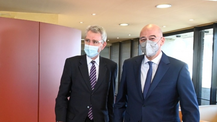 Αποχαιρετιστήριο γεύμα προς τιμήν του Goeffrey Pyatt παρέθεσε ο Νίκος Δένδιας