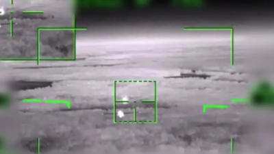 Εντυπωσιακά πλάνα - Ρωσικό ελικόπτερο Ka-52 καταρρίπτει ουκρανικά drones (vid)